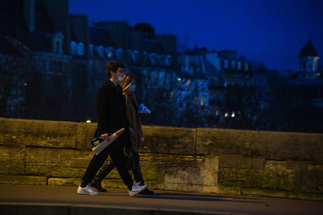 Couvre feu avance a 18h - Paris á France NEWS : Couvre feu avance a 18h - Paris - 17 01 2021 LionelUrman Panoramic 