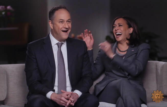 Bilder des Jahres 2021, News 01 Januar News Themen der Woche KW02 News Bilder des Tages January 17, 2021, Washington, District of Columbia, USA - Vice President-elect KAMALA HARRIS and her husband, DOUG EMHOFF, are interviewed on CBS Sunday Morning three days ahead of her swearing-in. They spoke about their extended, blended family and Doug s role as the first-ever second gentleman. Washington USA - ZUMAce6_ 20210117_zaf_ce6_008 Copyright: xCbsx