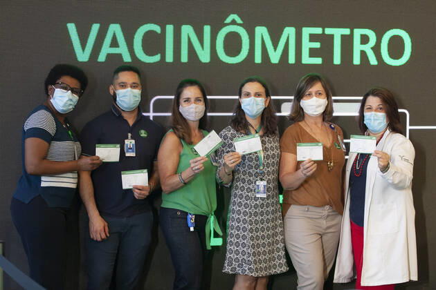 First COVID-19 Vaccinations in Brazil First COVID-19 Vaccinations in Brazil. January 17, 2021, Sao Paulo, Brazil: Front line health workers and doctors take Coronavac (COVID-19 vaccine) on the first day of vaccines in Brazil in Sao Paulo city. First COVID-19 Vaccinations in Brazil  Copyright: xLecoxVianax