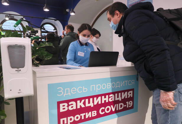 MOSCOW, RUSSIA - JANUARY 18, 2021: A man visits a mobile COVID-19 vaccination unit at the GUM department store. Alexander Shcherbak TASS  TS0F47AD