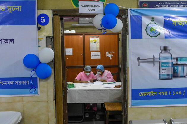 January 18, 2021, Kolkata, West Bengal, India: A vaccination room at a government hosptial in Kolkata.India started the world s largest COVID-19 vaccination campaign on 16th of January 2021. Today marked the second day of the drive.As of now COVISHIELD and COVAXIN are the two authorised vaccine that is approved by the governemtn for emergency use. With this , the authorities targets to inoculate 300 million people in the first phase of the drive. Kolkata India - ZUMAc211 20210118_zip_c211_002 Copyright: xDebarchanxChatterjeex
