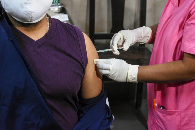 January 18, 2021, Kolkata, West Bengal, India: India started the world s largest COVID-19 vaccination campaign on 16th of January 2021. Today marked the second day of the drive.As of now COVISHIELD and COVAXIN are the two authorised vaccine that is approved by the governemtn for emergency use. With this , the authorities targets to inoculate 300 million people in the first phase of the drive. Kolkata India - ZUMAc211 20210118_zip_c211_003 Copyright: xDebarchanxChatterjeex