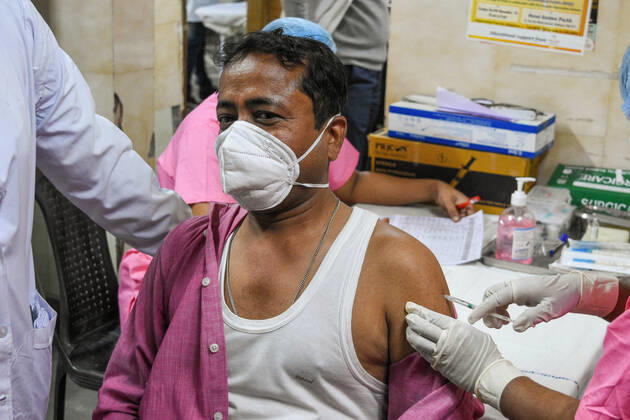 January 18, 2021, Kolkata, West Bengal, India: India started the world s largest COVID-19 vaccination campaign on 16th of January 2021. Today marked the second day of the drive.As of now COVISHIELD and COVAXIN are the two authorised vaccine that is approved by the governemtn for emergency use. With this , the authorities targets to inoculate 300 million people in the first phase of the drive. Kolkata India - ZUMAc211 20210118_zip_c211_007 Copyright: xDebarchanxChatterjeex