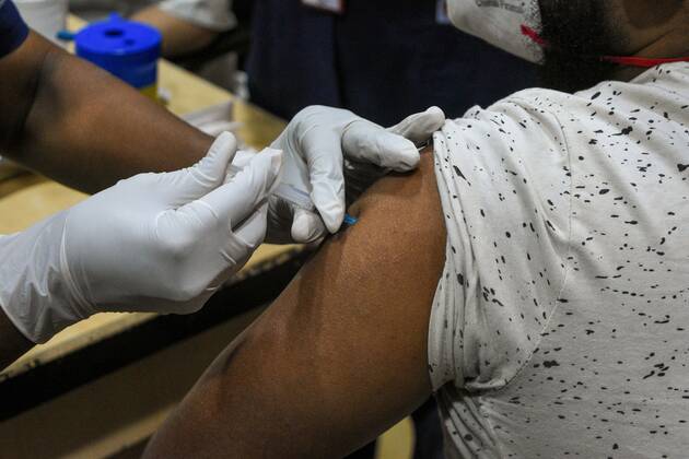 January 18, 2021, Kolkata, West Bengal, India: India started the world s largest COVID-19 vaccination campaign on 16th of January 2021. Today marked the second day of the drive.As of now COVISHIELD and COVAXIN are the two authorised vaccine that is approved by the governemtn for emergency use. With this , the authorities targets to inoculate 300 million people in the first phase of the drive. Kolkata India - ZUMAc211 20210118_zip_c211_012 Copyright: xDebarchanxChatterjeex