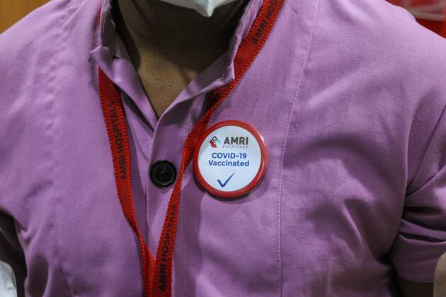 January 18, 2021, Kolkata, West Bengal, India: A health worker wearing a congratulatory badge after his vaccination.India started the world s largest COVID-19 vaccination campaign on 16th of January 2021. Today marked the second day of the drive.As of now COVISHIELD and COVAXIN are the two authorised vaccine that is approved by the governemtn for emergency use. With this , the authorities targets to inoculate 300 million people in the first phase of the drive. Kolkata India - ZUMAc211 20210118_zip_c211_013 Copyright: xDebarchanxChatterjeex