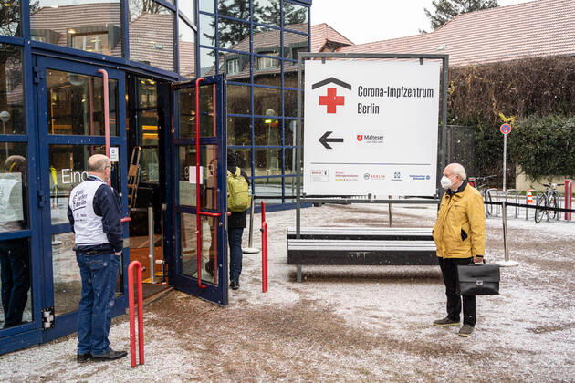 18.01.2021,Berlin,Deutschland,GER,Messe Berlin, Halle 21.Heute beginnt das Impfen gegen Corona auf dem Messegelände am Funkturm. Bis zu 3.800 Menschen können hier täglich bei voller Auslastung geimpft werden.