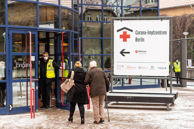 18.01.2021,Berlin,Deutschland,GER,Messe Berlin, Halle 21.Heute beginnt das Impfen gegen Corona auf dem Messegelände am Funkturm. Bis zu 3.800 Menschen können hier täglich bei voller Auslastung geimpft werden.
