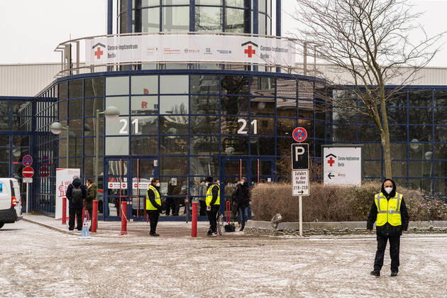 18.01.2021,Berlin,Deutschland,GER,Messe Berlin, Halle 21.Heute beginnt das Impfen gegen Corona auf dem Messegelände am Funkturm. Bis zu 3.800 Menschen können hier täglich bei voller Auslastung geimpft werden.