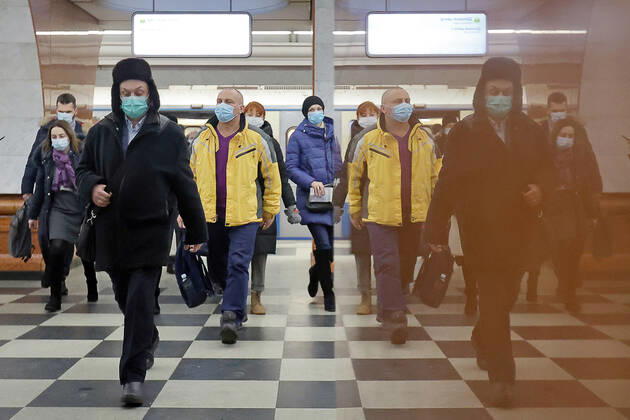 News Bilder des Tages MOSCOW, RUSSIA - JANUARY 18, 2021: Passengers wear face masks at the Moscow Metro amid the ongoing COVID-19 pandemic. Vyacheslav Prokofyev TASS  TS0F47A3