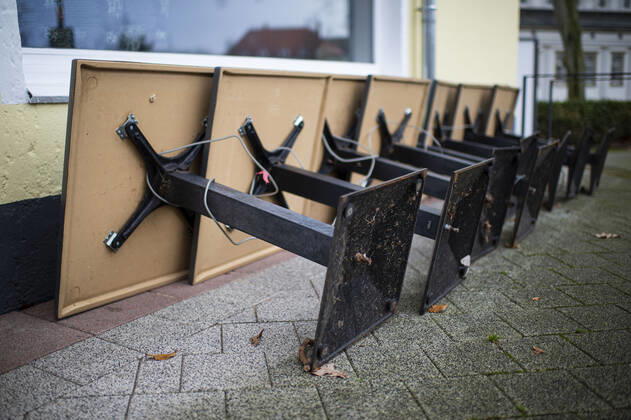 Gastronomie im Lockdown Bad Oeynhausen, Deutschland 18.01.2021 - Gastronomie im Lockdown: Ein geschlossener Gastronomiebetrieb in der Zeit des Lockdowns. Foto: Wedel Kirchner-Media Bad Oeynhausen Nordrhein-Westfalen Deutschland Copyright: xWedel Kirchner-Mediax