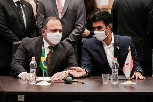 Distribuition of CORONAVAC -COVID-19 - vaccine in Brazil Distribuition of CORONAVAC -COVID-19 - vaccine in Brazil. January 18, 2021, Guarulhos, Sao Paulo, Brazil: Brazilian minister of health, Eduardo Pazuello, participates in a symbolic act for the distribution of doses of Coronavac - an immunizing agent developed by the Butantan Institute against the new coronavirus - carried out at the Logistics Distribution Center of the Ministry in Guarulhos, Sao Paulo. Several Brazilian governors meeting with Minister Pazuello entered into an agreement for vaccination against covid-19 to begin in the country today, at 5 pm . Distribuition of CORONAVAC -COVID-19 - vaccine in Brazil  Copyright: xFepesilx