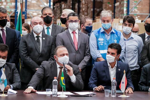 Distribuition of CORONAVAC -COVID-19 - vaccine in Brazil Distribuition of CORONAVAC -COVID-19 - vaccine in Brazil. January 18, 2021, Guarulhos, Sao Paulo, Brazil: Brazilian minister of health, Eduardo Pazuello, participates in a symbolic act for the distribution of doses of Coronavac - an immunizing agent developed by the Butantan Institute against the new coronavirus - carried out at the Logistics Distribution Center of the Ministry in Guarulhos, Sao Paulo. Several Brazilian governors meeting with Minister Pazuello entered into an agreement for vaccination against covid-19 to begin in the country today, at 5 pm . Distribuition of CORONAVAC -COVID-19 - vaccine in Brazil  Copyright: xFepesilx