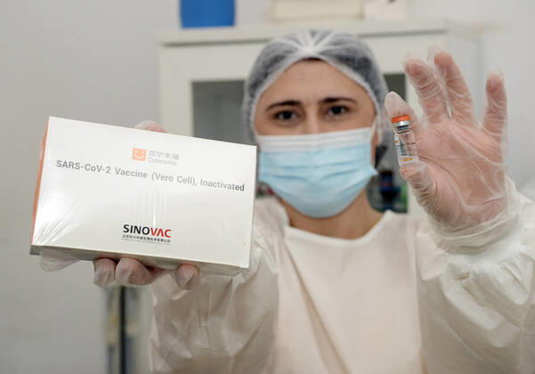 (210118) -- BAKU, Jan. 18, 2021 -- A medical worker displays China s Sinovac COVID-19 vaccine before the vaccination at a hospital in Baku, Azerbaijan, Jan. 18, 2021. Azerbaijan s senior health officials on Monday took their first inoculations of a vaccine made by Chinese biopharmaceutical company Sinovac Biotech, marking the beginning of mass vaccination against COVID-19 in the country, according to state-run news agency AZERTAC. (Photo by Xinhua) AZERBAIJAN-BAKU-HEALTH WORKER-COVID-19-VACCINATION TofikxBabayev 