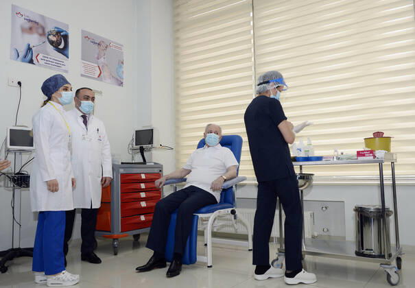 (210118) -- BAKU, Jan. 18, 2021 -- Azerbaijani Health Minister Ogtay Shiraliyev (2nd R) waits to receive a dose of China s Sinovac COVID-19 vaccine in Baku, Azerbaijan, Jan. 18, 2021. Azerbaijan s senior health officials on Monday took their first inoculations of a vaccine made by Chinese biopharmaceutical company Sinovac Biotech, marking the beginning of mass vaccination against COVID-19 in the country, according to state-run news agency AZERTAC. (Photo by Xinhua) AZERBAIJAN-BAKU-HEALTH MINISTER-VACCINE TofikxBabayev 