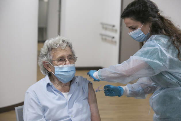 Alberto Diaz is the second user of the residence to receive the second dose of the Pfizer-BioNTech coronavirus vaccine at the Centro Polivalente de Recursos Residencia Mixta in Gijon, the same place where vaccination began in Asturias, in Gijon, Principality of Asturias (Spain), on 18 January 2021. The Principality starts this Monday the administration of the second dose of vaccines against COVID-19. The autonomous community will complement in the coming days the first phase of the vaccination process that began last December 27. ASTURIAS LagenciaEP PRESS J.Peteiro. POOL 01 18 2021 Gijon (Asturias) Gijon (Asturias) Spain Copyright: xLagenciaEPxPRESS J.Peteiro.xPOOLx 3522230
