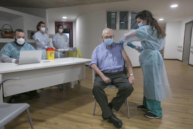 Domingo Guzman Nuevo de Tuya is the fourth user of the residence to receive the second dose of the Pfizer-BioNTech coronavirus vaccine at the Centro Polivalente de Recursos Residencia Mixta in Gijon, the same place where vaccination began in Asturias, in Gijon, Principality of Asturias (Spain), on January 18, 2021. The Principality starts this Monday the administration of the second dose of vaccines against COVID-19. The autonomous community will complement in the coming days the first phase of the vaccination process that began last December 27. ASTURIAS LagenciaEP PRESS J.Peteiro. POOL 01 18 2021 Gijon (Asturias) Gijon (Asturias) Spain Copyright: xLagenciaEPxPRESS J.Peteiro.xPOOLx 3522298