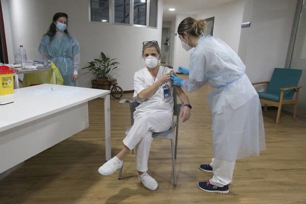 An auxiliary care technician from the residence, Socorro Mancebo, received the second dose of the Pfizer-BioNTech vaccine against coronavirus at the Centro Polivalente de Recursos Residencia Mixta in Gijon, the same place where vaccination began in Asturias, in Gijon, Principality of Asturias (Spain), on January 18, 2021. The Principality starts this Monday the administration of the second dose of vaccines against COVID-19. The autonomous community will complement in the coming days the first phase of the vaccination process that began last December 27. ASTURIAS LagenciaEP PRESS J.Peteiro. POOL 01 18 2021 Gijon (Asturias) Gijon (Asturias) Spain Copyright: xLagenciaEPxPRESS J.Peteiro.xPOOLx 3522317