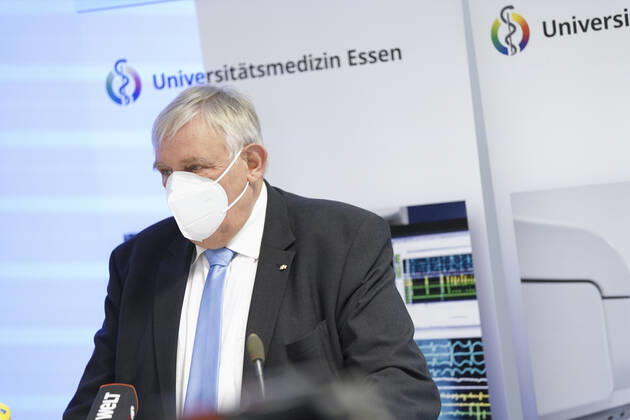 Impfbeginn in nordrhein-westfälischen Krankenhaeusern mit Gesundheitsminister Minister Laumann Aktuell, 18.01.2021, Essen,NRW Gesundheitsminister Karl-Josef Laumann im Portrait beim Impfbeginn im Universitaetsklinikum Essen. Essen Nordrhein-Westfalen Deutschland