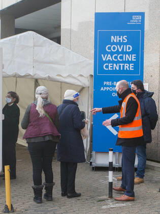 18 01 2021. London, United Kingdom. Covid Vaccine Centre Wembley.  Copyright: xMartynxWheatleyx xParsonsxMediax PAR-7028-0008