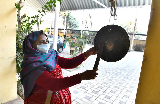 India: Schools reopened after 10 months in Rajasthan A worker rings bell at a government school that was reopened after remaining closed for 309 days due to COVID-19 pandemic in Beawar. Beawar Rajasthan India Copyright: SumitxSaraswat