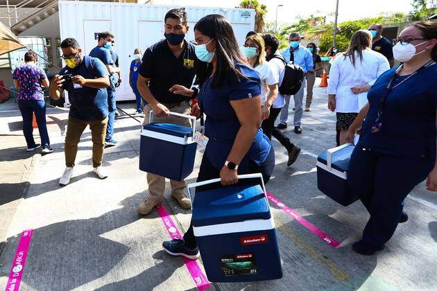 The first 3500 doses of Pfizer BionTech vaccine arrive in Arica Vaccination began immediately and these will be distributed to health personnel in the region of Arica and Parinacota, as well as to SENAME and SENAMA in the region. Photos Patricio Banda Aton Chile, Arica Chile Aton 480949  Copyright: Patricio_Banda