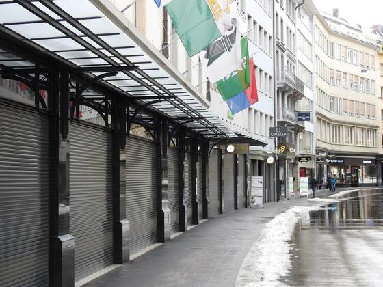 Foto Manuel Geisser 18.01.2021 Coronavirus, Lockdown. Bild: Geschlossenes Bucherer Uhrengeschaeft Luzern