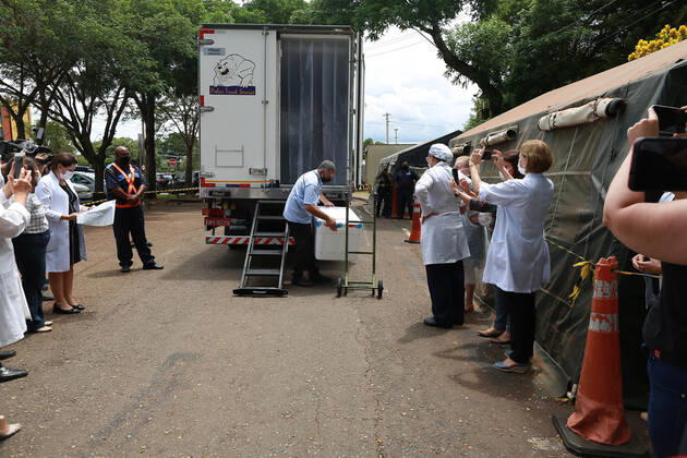 News Bilder des Tages CAMPINAS, SP - 18.01.2021: VACINAS DA CORONAVAC CHEGAM EM CAMPINAS - The Coronavac vaccine arrived at Cecom (Community Health Center) at Unicamp there are 4 thousand vaccines that will be applied to employees of the Health of Campinas (SP). x2019865x  LeandroxFerreira