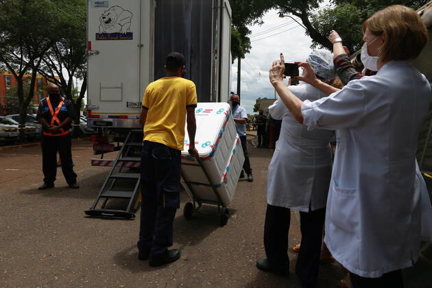 CAMPINAS, SP - 18.01.2021: VACINAS DA CORONAVAC CHEGAM EM CAMPINAS - The Coronavac vaccine arrived at Cecom (Community Health Center) at Unicamp there are 4 thousand vaccines that will be applied to employees of the Health of Campinas (SP). x2019866x  LeandroxFerreira
