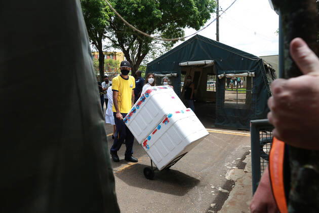 CAMPINAS, SP - 18.01.2021: VACINAS DA CORONAVAC CHEGAM EM CAMPINAS - The Coronavac vaccine arrived at Cecom (Community Health Center) at Unicamp there are 4 thousand vaccines that will be applied to employees of the Health of Campinas (SP). x2019867x  LeandroxFerreira
