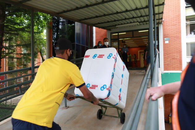CAMPINAS, SP - 18.01.2021: VACINAS DA CORONAVAC CHEGAM EM CAMPINAS - The Coronavac vaccine arrived at Cecom (Community Health Center) at Unicamp there are 4 thousand vaccines that will be applied to employees of the Health of Campinas (SP). x2019868x  LeandroxFerreira