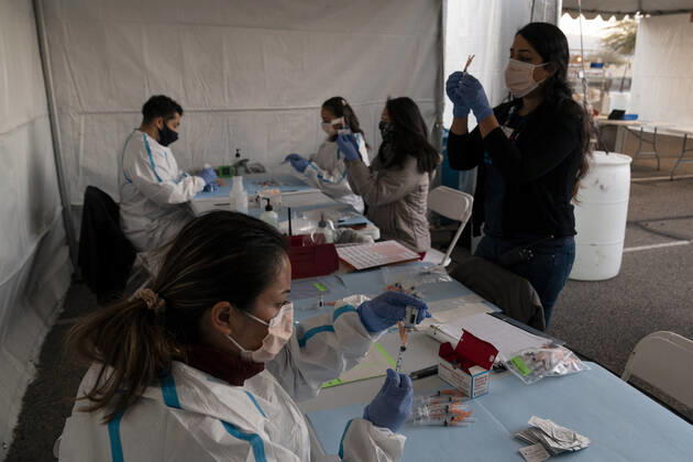 January 18, 2021, Tucson, Arizona, USA: Pharmacists prepare doses of the Moderna Inc. Covid-19 vaccine in Tucson, Arizona, U.S., January 18, 2021. Pima County is moving into Phase 1B of Covid-19 vaccinations as hospitalizations and deaths continue to climb throughout Arizona and the stateÃ¢â‚¬â ¢s new-case rate again ranked highest in the country. Tucson USA - ZUMAo111 20210118_znp_o111_002 Copyright: xCheneyxOrrx