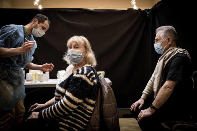 COVID-19 Visite du centre de vaccination de Strasbourg Installe dans la salle municipale de la Bourse prise en charge des personnes de plus de 75 ans et des professionnels de santÃ de plus de 50 ans NEWS : Centre de vaccination de Strasbourg - 18 01 2021 ElyxandroCEGARRA PANORAMIC 