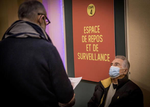 COVID-19 Visite du centre de vaccination de Strasbourg Installe dans la salle municipale de la Bourse prise en charge des personnes de plus de 75 ans et des professionnels de santÃ de plus de 50 ans NEWS : Centre de vaccination de Strasbourg - 18 01 2021 ElyxandroCEGARRA PANORAMIC 