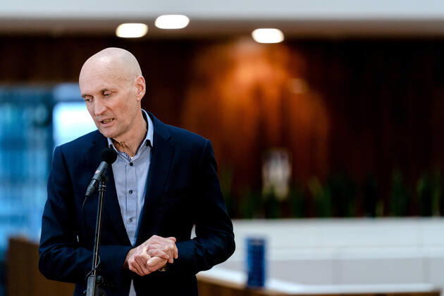 ROTTERDAM - Ernst Kuipers, voorzitter van het Landelijk Netwerk Acute Zorg, praat in het universitair ziekenhuis Erasmus MC de pers bij over de huidige stand van zaken op de intensive cares en verpleegafdelingen. ANP SANDER KONING Copyright: xHollandsexHoogtex xxANPx x427225700x