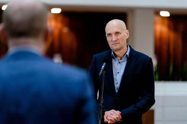 ROTTERDAM - Ernst Kuipers, voorzitter van het Landelijk Netwerk Acute Zorg, praat in het universitair ziekenhuis Erasmus MC de pers bij over de huidige stand van zaken op de intensive cares en verpleegafdelingen. ANP SANDER KONING Copyright: xHollandsexHoogtex xxANPx x427225716x