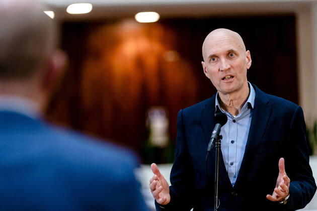 ROTTERDAM - Ernst Kuipers, voorzitter van het Landelijk Netwerk Acute Zorg, praat in het universitair ziekenhuis Erasmus MC de pers bij over de huidige stand van zaken op de intensive cares en verpleegafdelingen. ANP SANDER KONING Copyright: xHollandsexHoogtex xxANPx x427225739x