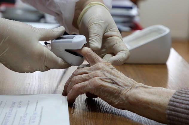 VOLGOGRAD, RUSSIA - JANUARY 18, 2021: A woman has her blood oxygen saturation level measured ahead of being vaccinated with Gam-COVID-Vac (Sputnik V), a COVID-19 vaccine, at the Volgograd nursing home for the elderly and disabled. Dmitry Rogulin TASS  TS0F48D8