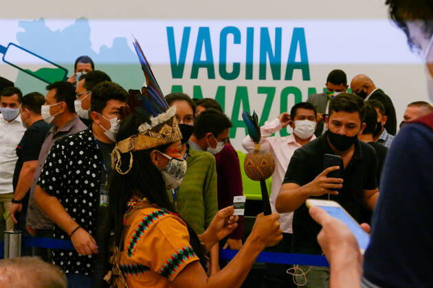 MANAUS, AM - 18.01.2021: ENFERMEIRA INDÍGENA É VACINADA EM MANAUS - Vanda Ortega, a 33-year-old nursing technician, was the first citizen of Amazonas to receive the vaccine against Covid-19, in Manaus (AM), on Monday night (18), at the launch of the vaccination campaign in State, at the Vasco Vasques Convention Center. In the photo, Vanda shows the vaccination card. x2020162x  SandroxPereira