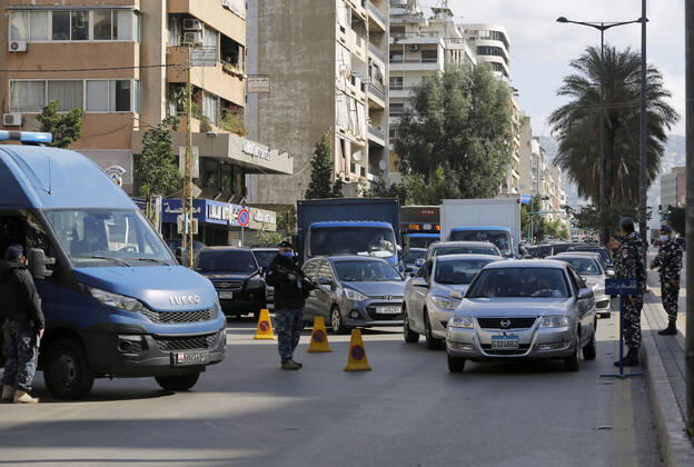 (210118) -- BEIRUT, Jan. 18, 2021 -- A checkpoint is seen to control lockdown violations in Beirut, Lebanon, on Jan. 18, 2021. Lebanon registered on Monday 3,144 new COVID-19 infections, bringing the total number of cases to 255,956, the Health Ministry reported. ) LEBANON-BEIRUT-COVID-19-MEASURES BilalxJawich 