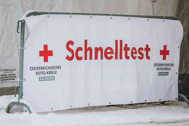 Zell am See THEMENBILD - seit 18. Jänner werden vom Roten Kreuz kostenlose Corona Schnelltests im Ferry Porsche Congress Center angeboten, aufgenommen am 18. Jänner 2021, Zell am See, Österreich Corona Teststation for all citizens on 2021 01 18, Zell am See, Austria.