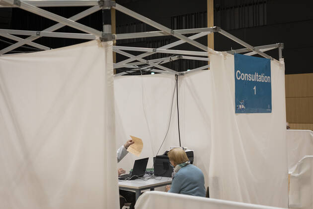 a woman waits to be vaccinated with a dose of the Pfizer-BioNTech COVID-19 vaccine at a vaccination centre in Saint-Gregoire near Rennes, western France on January 19, 2021, during a Covid-19 vaccination campaign for people over 75.  Copyright: xJeremiasxGonzalezx