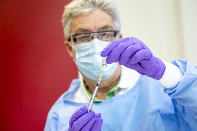 Illustration shows someone holding a needle at the vaccination with the Moderna vaccine of the staff members of the UZ Brussels University Hospital, in Jette, Brussels, Tuesday 19 January 2021. Belgium starts administering the vaccine of American biotech company Moderna. Members of the staff in contact with potentially coronavirus infected patients are the first to be vaccinated.  HATIMxKAGHAT 2626569
