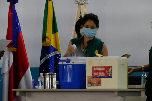 MANAUS, AM - 19.01.2021: ABERTURA DE VACINAÇÃO EM MANAUS - Three health professionals are vaccinated in Manaus (AM), at the opening of the vaccination campaign against Covid-19, this Tuesday morning (19), in the auditorium of the Manaus City Hall. In the photo, a health surveillance worker sanitizes the vaccine. x2020389x  SandroxPereira
