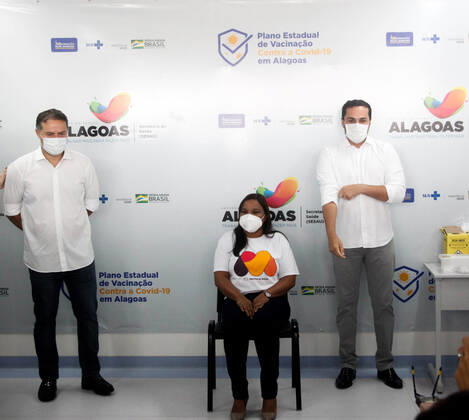 MACEIÓ, AL - 19.01.2021: VACINAÇÃO CONTRA COVID EM AL - Launch of the vaccination campaign against covid-19 in AL, Hospital Metropolitano, this Tuesday morning with the presence of Renan Filho - Governor of Alagoas and other authorities. In the photo Marta Antônia de Lima, 52, a Social Worker at the Hospital da Mulher, a black woman, who lives in the Poço neighborhood, has dedicated her life to the Unified Health System (SUS) for 22 years. x2020392x  GUIDOxJR.
