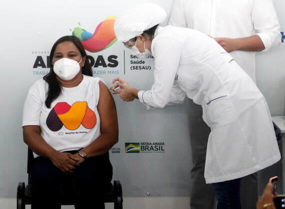 MACEIÓ, AL - 19.01.2021: VACINAÇÃO CONTRA COVID EM AL - Launch of the vaccination campaign against covid-19 in AL, Hospital Metropolitano, this Tuesday morning with the presence of Renan Filho - Governor of Alagoas and other authorities. In the photo Marta Antônia de Lima, 52, a Social Worker at the Hospital da Mulher, a black woman, who lives in the Poço neighborhood, has dedicated her life to the Unified Health System (SUS) for 22 years. x2020409x  GUIDOxJR.