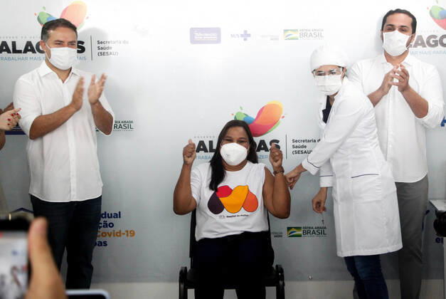News Bilder des Tages MACEIÓ, AL - 19.01.2021: VACINAÇÃO CONTRA COVID EM AL - Launch of the vaccination campaign against covid-19 in AL, Hospital Metropolitano, this Tuesday morning with the presence of Renan Filho - Governor of Alagoas and other authorities. In the photo Marta Antônia de Lima, 52, a Social Worker at the Hospital da Mulher, a black woman, who lives in the Poço neighborhood, has dedicated her life to the Unified Health System (SUS) for 22 years. x2020411x  GUIDOxJR.