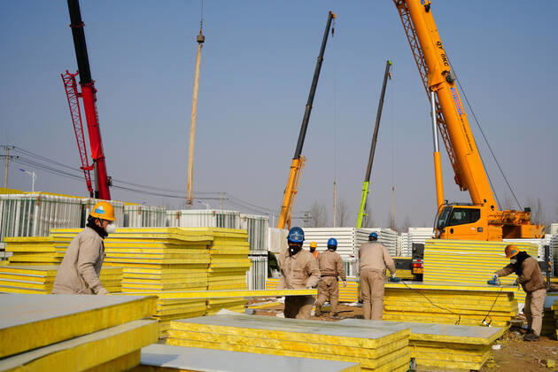 (210119) -- SHIJIAZHUANG, Jan. 19, 2021 () -- Workers build a COVID-19 quarantine center in Nangong City, north China s Hebei Province, Jan. 19, 2021. () CHINA-HEBEI-NANGONG-COVID-19-QUARANTINE CENTER-CONSTRUCTION (CN) Xinhua 