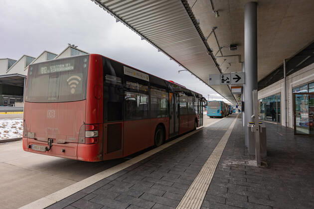 Stuttgart Themenbilder: Flughafen Stuttgart in Zeiten der Corona-Pandemie, 19.01.2021, Themenbilder: Flughafen Stuttgart in Zeiten der Corona-Pandemie, leere Bus Bahnhof Stuttgart Messe, 19.01.2021, Copyright: xEIBNER DROFITSCHx EP_ddh