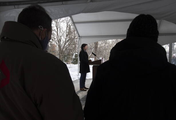 January 19, 2021, Ottawa, on, Canada: Reporters look on as Prime Minister Justin Trudeau speaks outside Rideau cottage during a news conference in Ottawa, Tuesday, January 19, 2021. Ottawa Canada  - ZUMAc35_ 20210119_zaf_c35_005 Copyright: xAdrianxWyldx