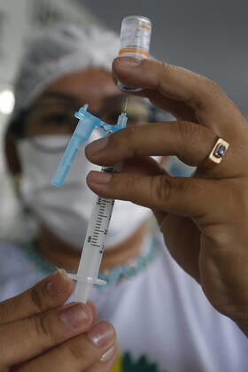 (210120) -- AMAZONAS, Jan. 20, 2021 -- A medical worker prepares a dose of China s COVID-19 vaccine in the city of Tabatinga in the state of Amazonas, Brazil, Jan. 19, 2021. Brazil launched a mass immunization campaign against the COVID-19 pandemic in every state starting at 5:00 p.m. Monday local time (2000 GMT). As of Monday afternoon, all states were expected to have received their doses of the CoronaVac vaccine developed by Chinese laboratory Sinovac in collaboration with the Butantan Institute of Sao Paulo, one of the world s leading scientific research centers. (Photo by Xinhua) BRAZIL-AMAZONAS-COVID-19-VACCINE-MASS INOCULATION LucioxTavora 